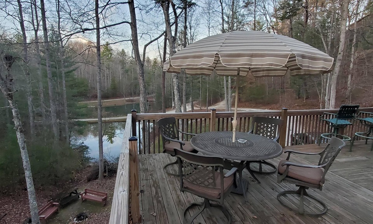 Rogers Cabin | Lake Cabin, Prime Location, Gated Community, Wi-Fi, Smart TV's, Swim, Fish,