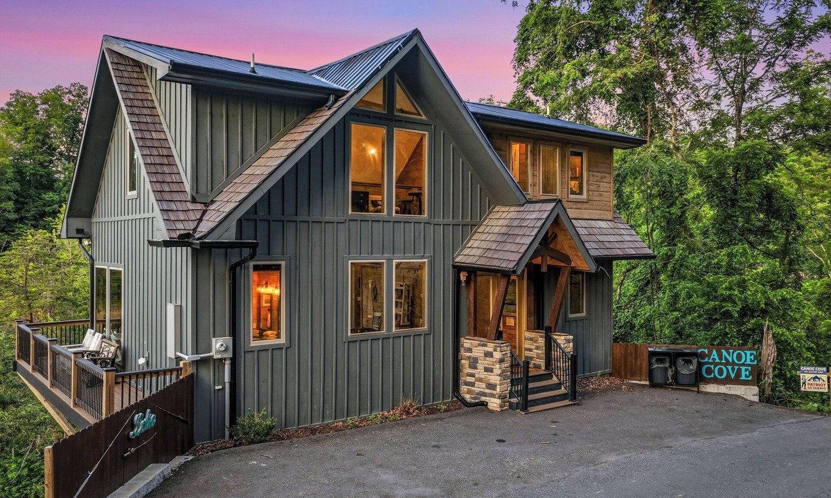 Sevierville Cabin | Lake Lovers Meet Canoe Cove