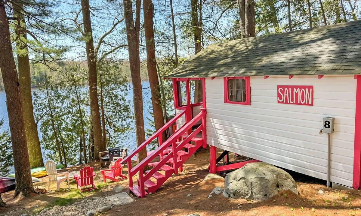 Orland Cabin | Lakefront Salmon Tiny Cabin @ Getogether Stays