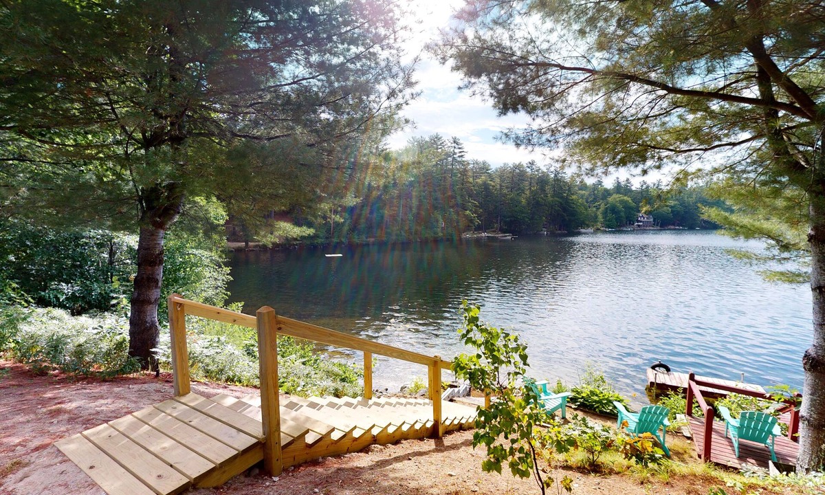 Sanbornville House | Lakefront studio with private dock, fast WiFi & full kitchen - dog-friendly