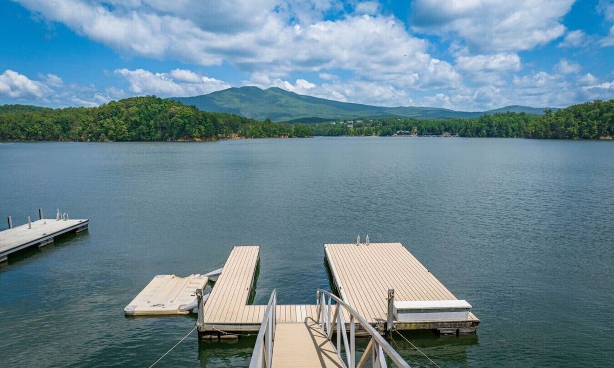 Nebo House | Lakefront Topsider: Private Dock & Panoramic Views