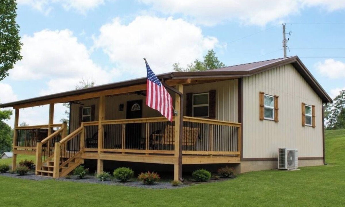 Keslers Cross Lanes House | Lakeside Escape in Peaceful Summersville WV