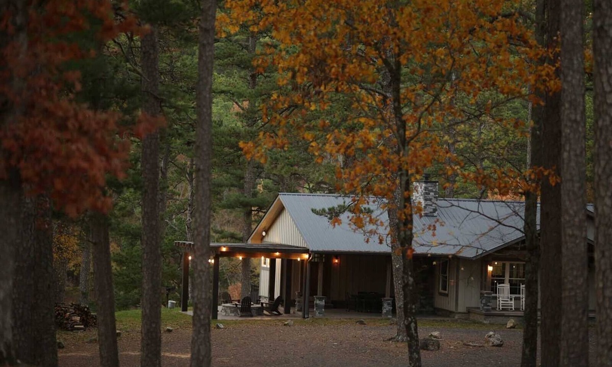 Mena Cabin | Lakeside | Hot Tub | Kayaks | Fishing