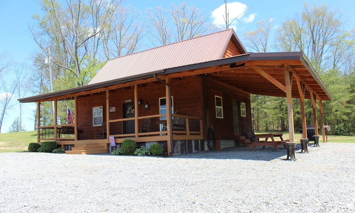 Keslers Cross Lanes Cabin | Lakeside Retreat Cabin in Peaceful Summersville WV