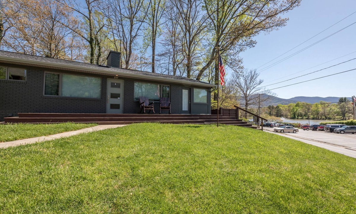 Black Mountain House | Lakeview Knoll | Mountain Views & Steps From Scenic Lake Tomahawk!