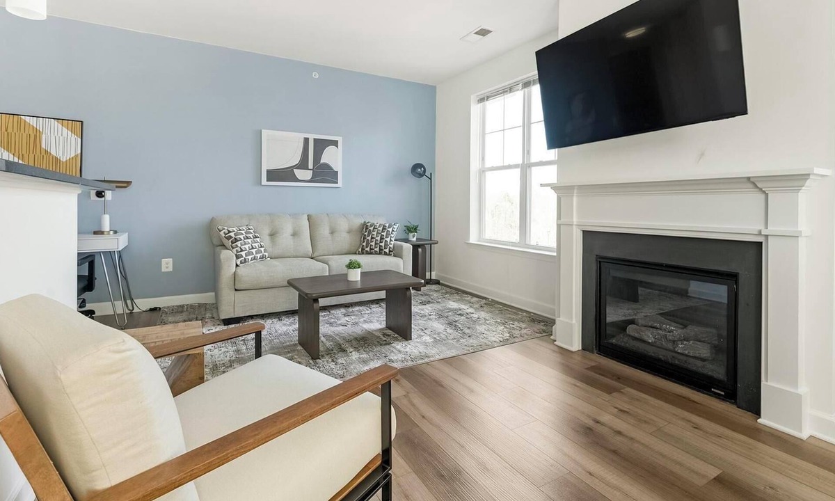 Frederick Apartment | Landing | Stunning 2BD, Pool, Gym