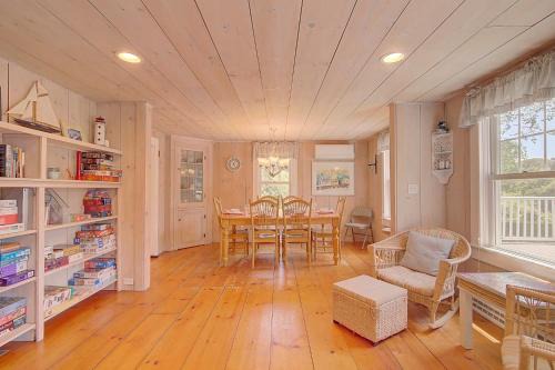 Northwest Harwich House | Large Deck Fire Pit Dog Friendly Near Beach - Sleeps 10