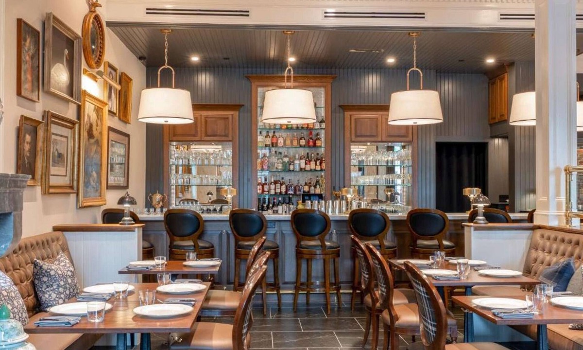 Leesburg's Old and Historic District Hotel | Leesburg Luxury Stay with Dining + Pets Stay Free