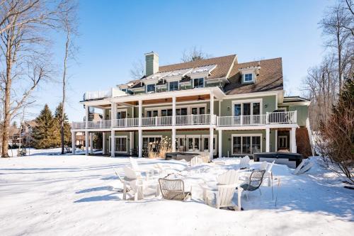 Waterfront Greens House | Let the Good Times Roll