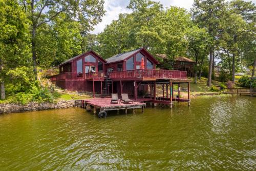 Rockwell House | Liam’s Lodge-Peaceful Cabin Panoramic Lake Views