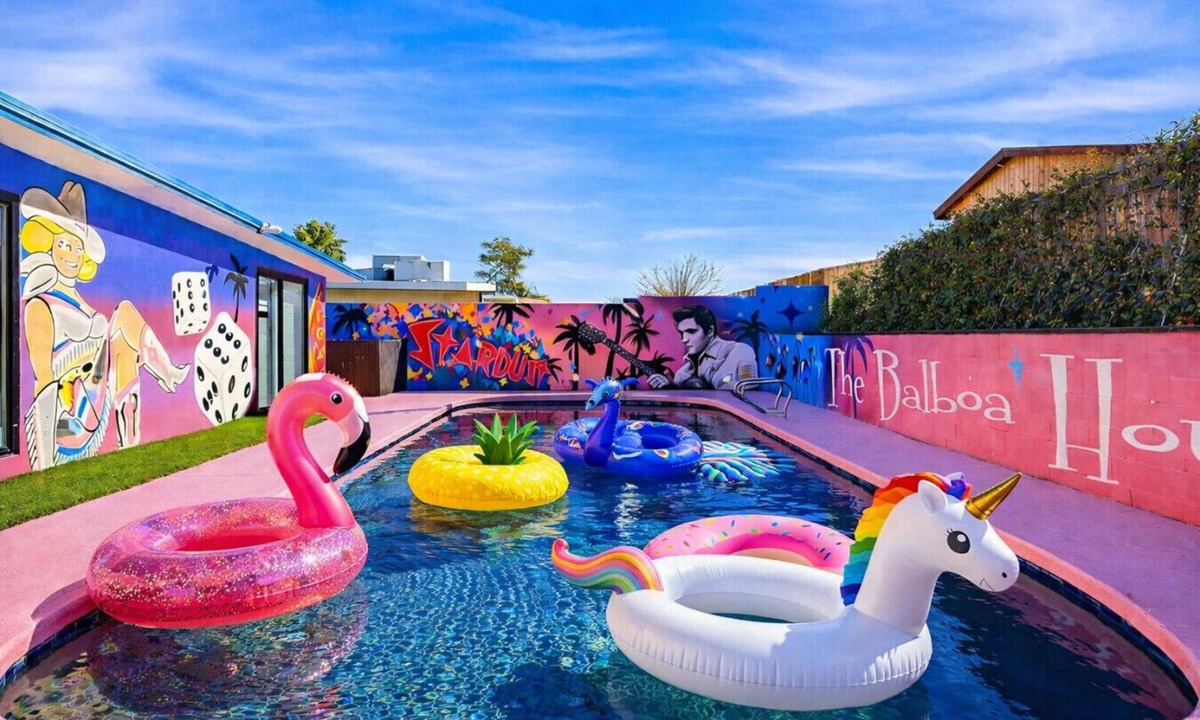 Winchester House | Licensed 2.5 mi to Strip BBQ Pool Kings