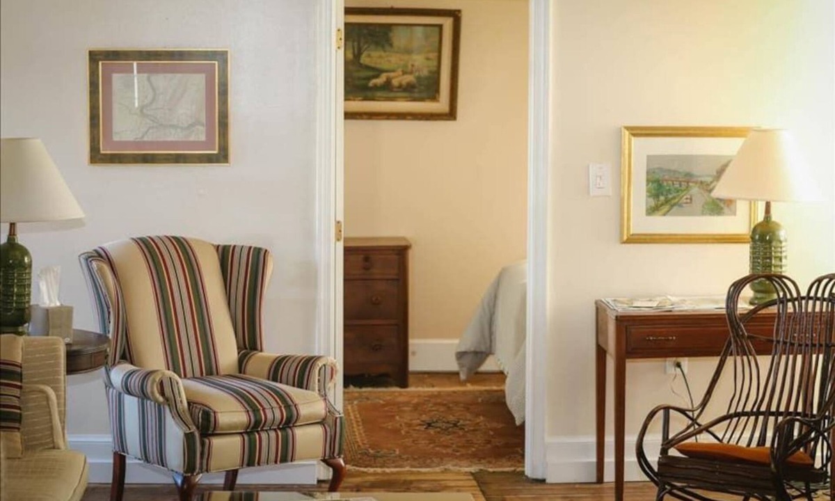 Bolivar Bed & Breakfast | Light Horse Inn: Suite 3