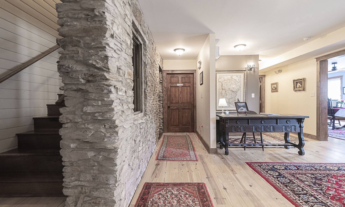 Bolivar Bed & Breakfast | Light Horse Inn
