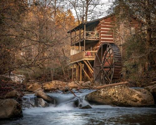 Pittman Center House | Lindsey Mill Cabin on stream and pond