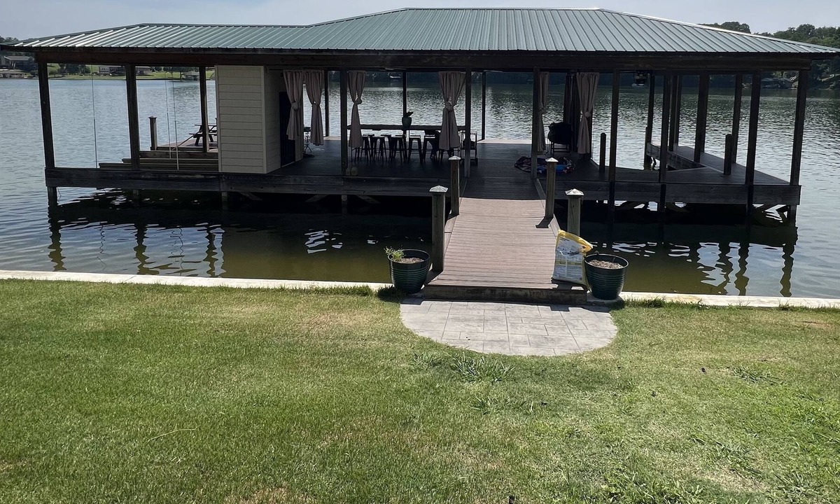 Piney Flats House | Little Farmhouse on Boone Lake