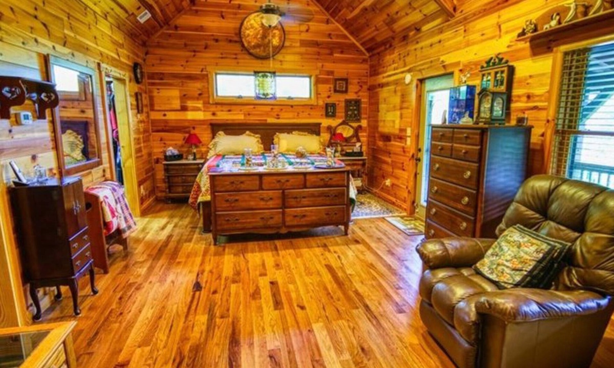 Creston Cabin | Log Cabin at the Twisted River