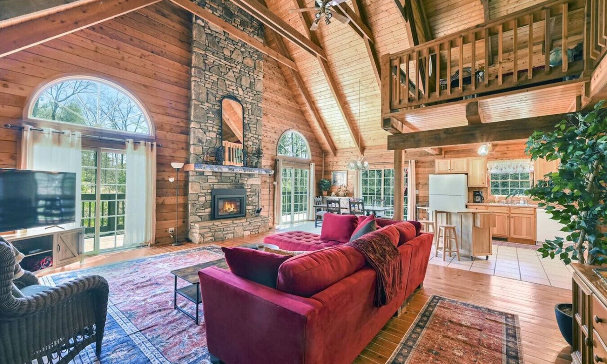 Fairview Cabin | Log Cabin Retreat, Great Location, Pets Allowed