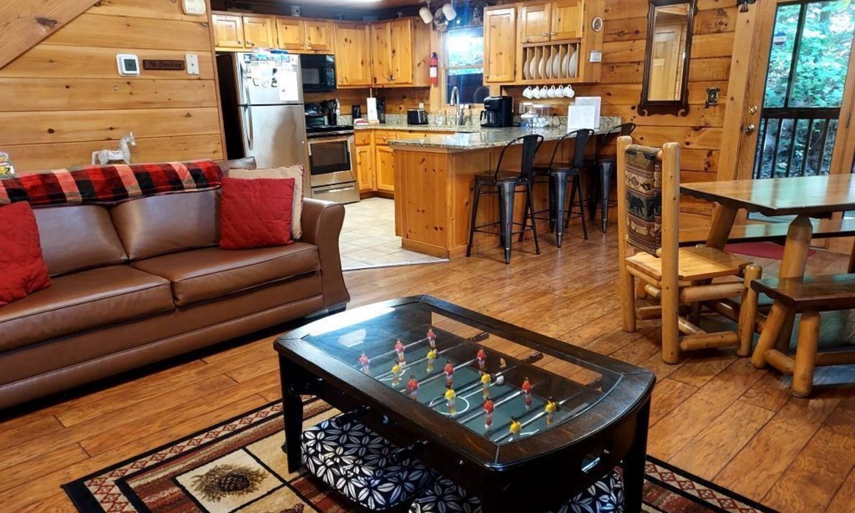 Pigeon Forge Cabin | Log Cabin Sleeps Nine-Convenient to Attractions-Easy Access- Private Hot Tub