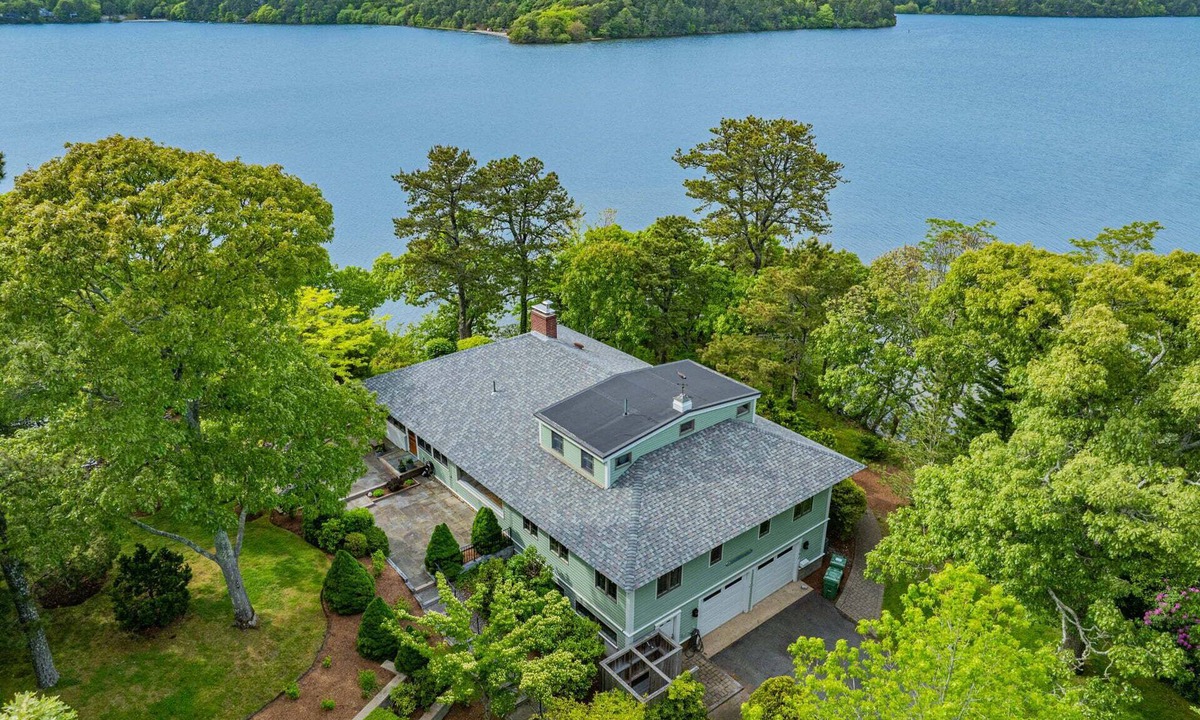 Northwest Harwich House | Long Pond Escape—Decks, Kayaks & Fishing