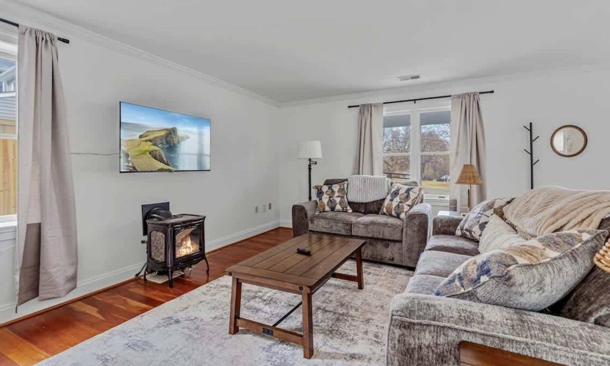 Leesburg House | Loudoun's Little White Escape