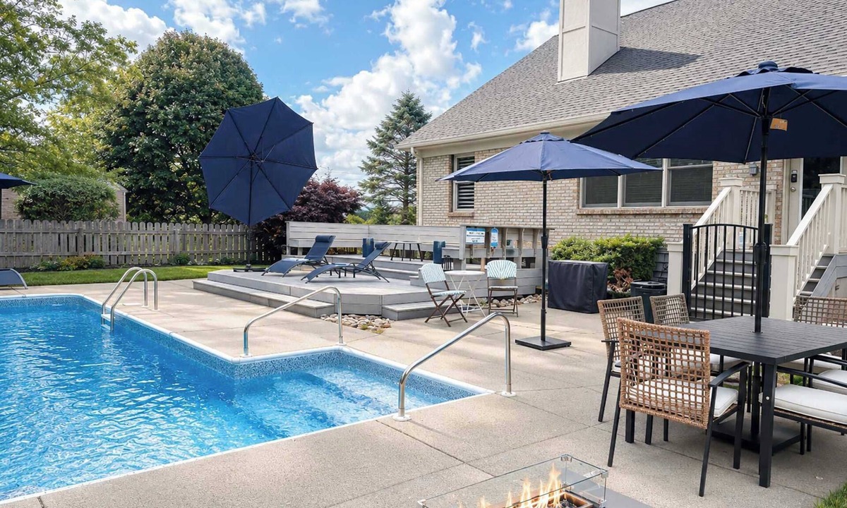 Loveland House | Loveland Luxury Getaway Pool Golf Course