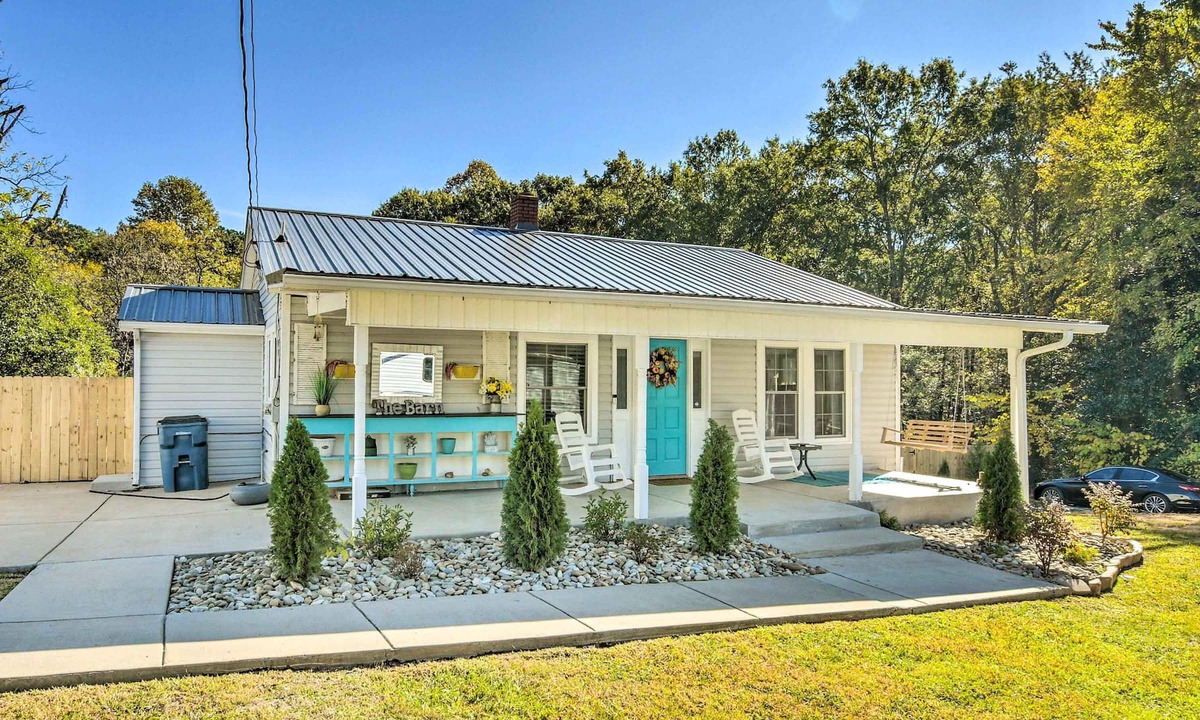 Forest City Cottage | Lovely Forest City Cottage - Hike & Bike!