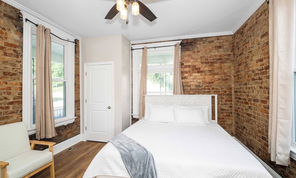 Ludlow House | Ludlow Lodge w/City Views