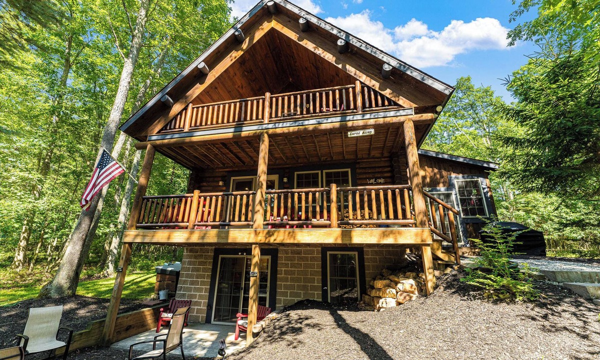 Thayerville Cabin | Lured Away 3-bedroom cabin in delightful Oakland with AC, WiFi