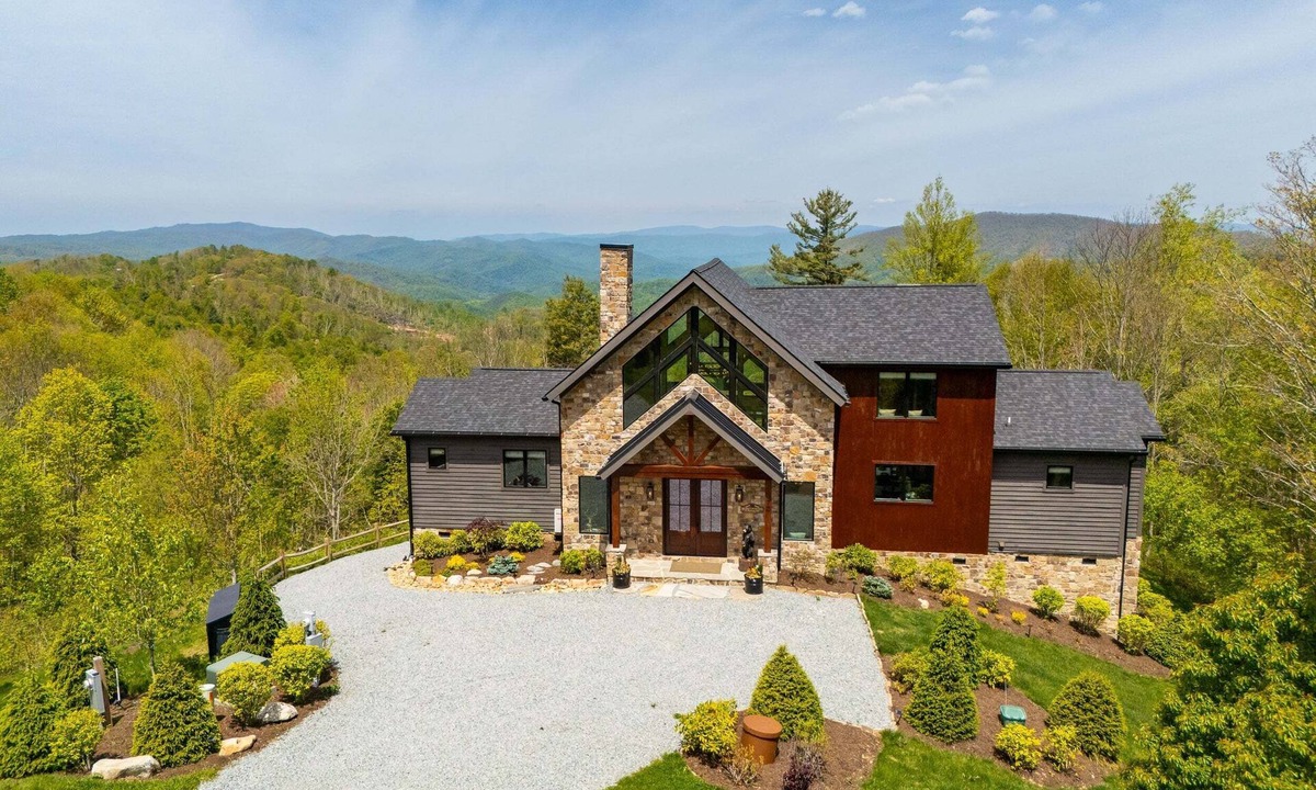 Elk Park House | Luxe Eagles Nest Home: 3-Tier Deck, Hot Tub, Fire Pit & Sunset Views!