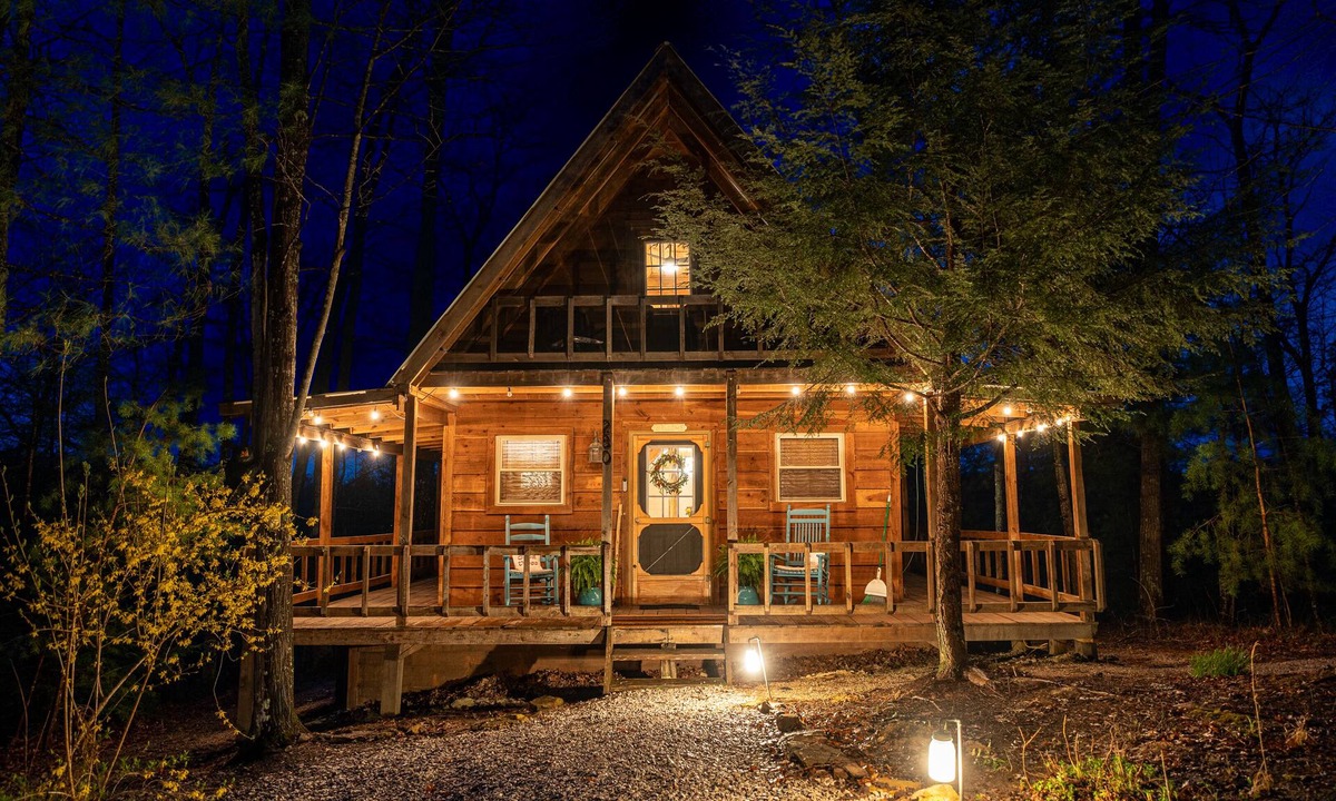 Wellington Cabin | LUXE KY Cabin Retreat- Wraparound Porch for Escape in Nature's Serenity-DBNF/RRG