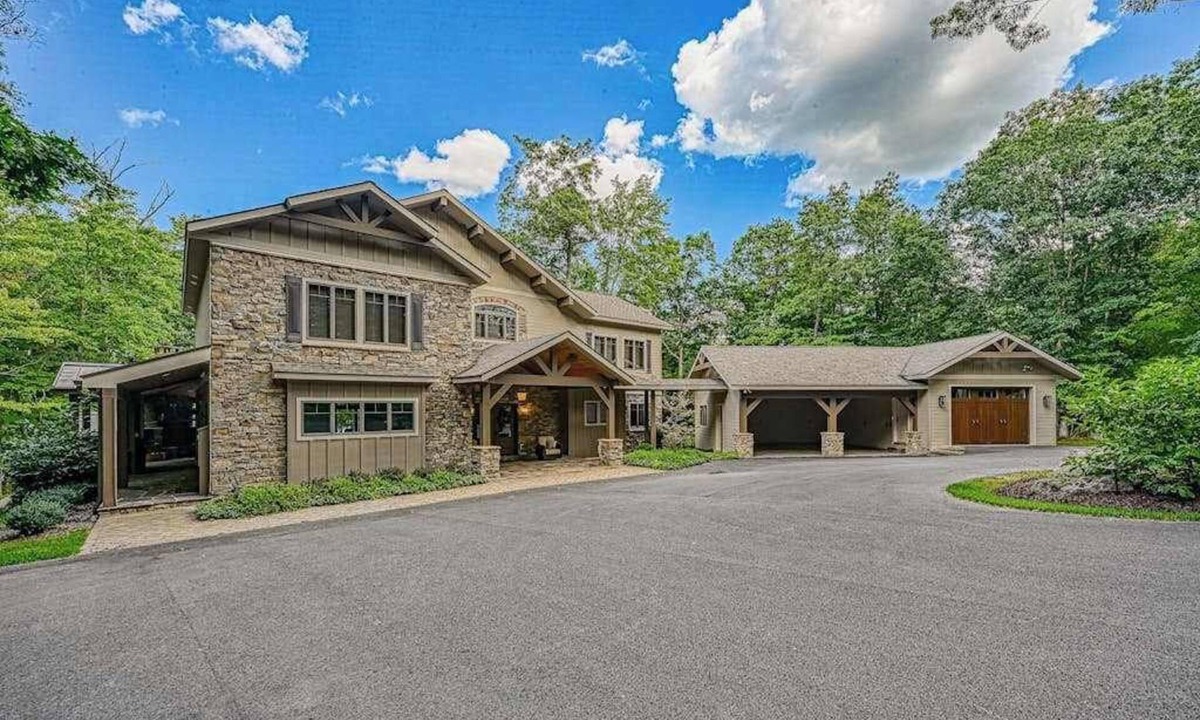 Blakeslee House | Luxury 4BR Mansion - HOT TUB - Lake View - Oakland