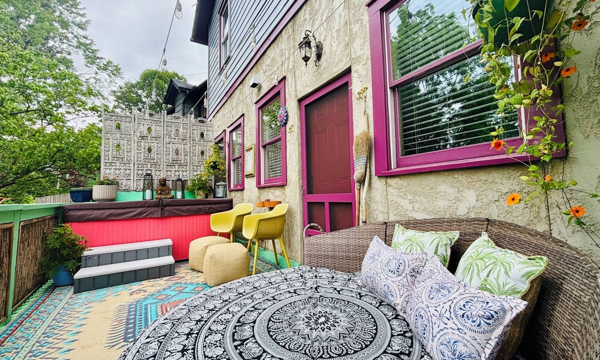 Huston - Courtland Apartment | Luxury Downtown Eco-Retreat: Oasis in the City