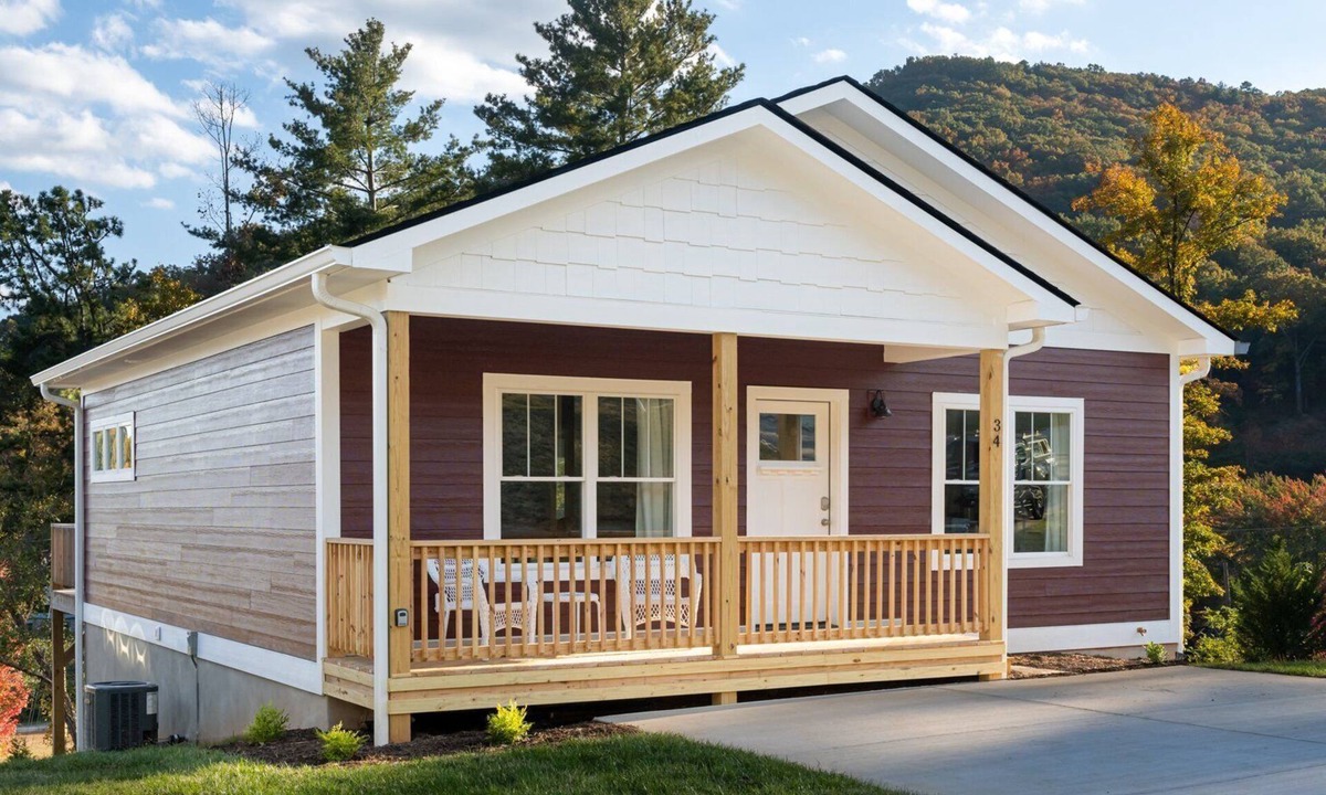 Fairview House | Luxury in the Mountains | 2BR Mountain Retreat | Views | Near Downtown Asheville & Biltmore