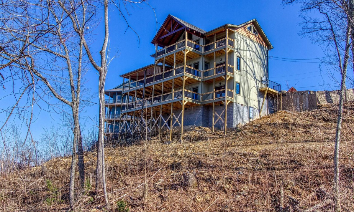 Chalet Village North Cabin | Luxury LongView Lodge-Sleeps 20-Best Location in Smokies-16 Beds-Pool