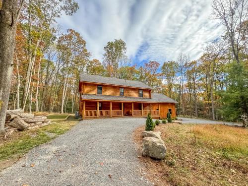 Oakland Villa | Luxury Private Hot Tub Bocce Walk to Swallow Falls