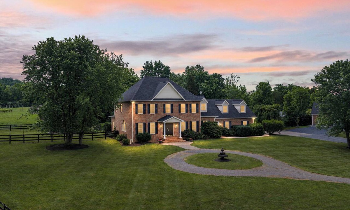 Ridgeway House | Luxury Vineyard Estate, Private Pool, Winery Views, 3 Suites