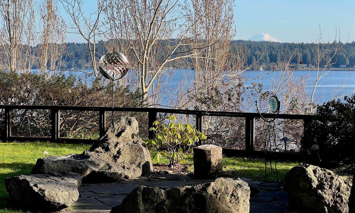 Poulsbo House | Luxury Waterfront Estate with Private Beach