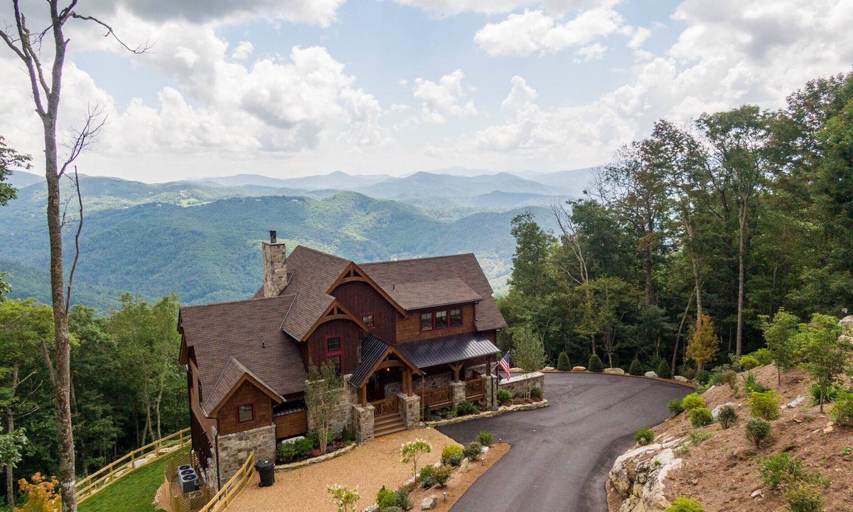 Banner Elk House | Majestic View Hideaway at Eagles Nest - NEW HOME! 50mi views, hot tub, game room!