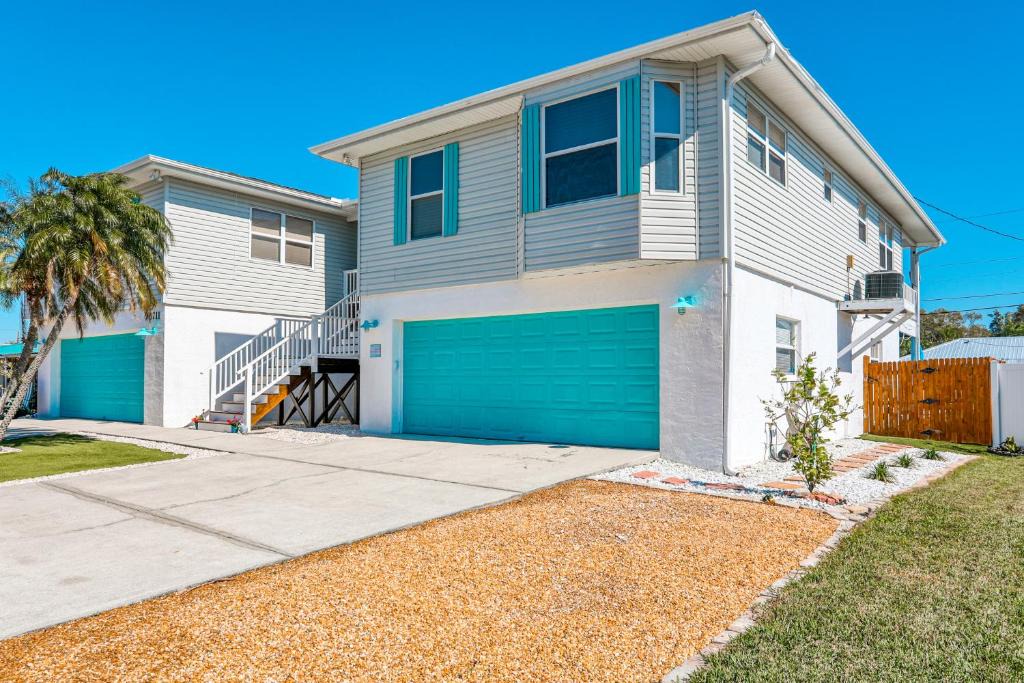 Sunny Shores House | Manatee Manor