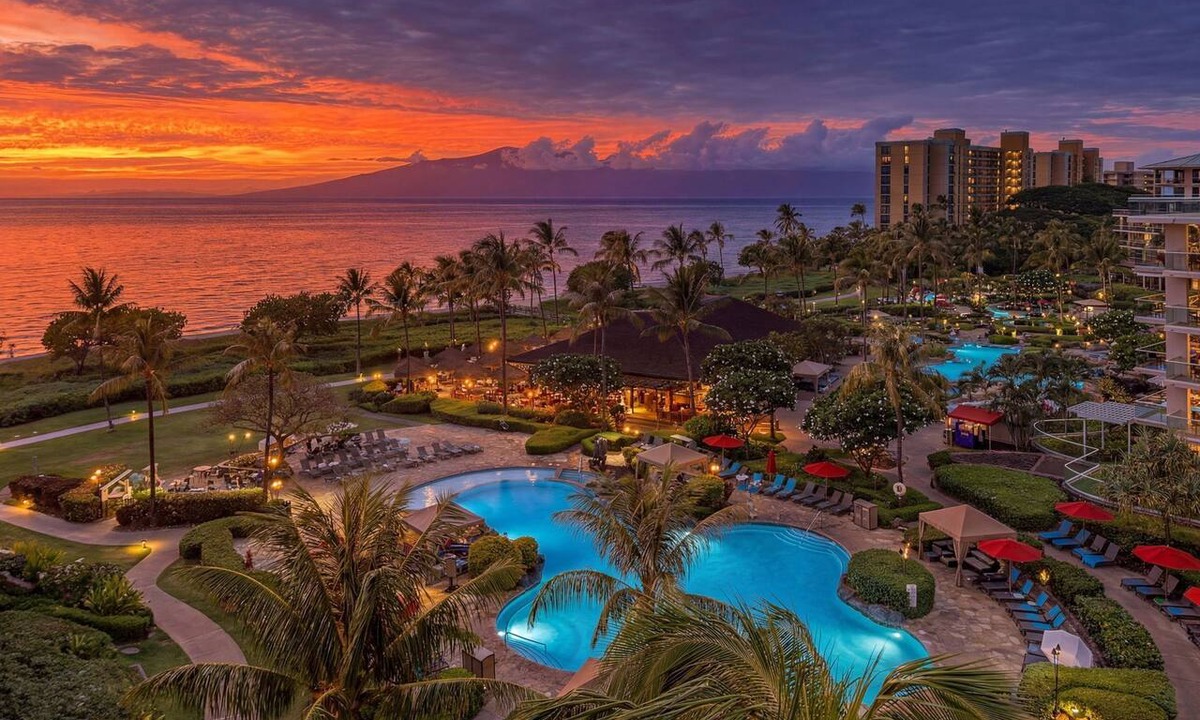 Kaanapali Condo | Maui Resort Rentals: Hokulani 605 – Premier 6th-Floor Oceanview Penthouse | Closest 2BR Column to the Ocean!