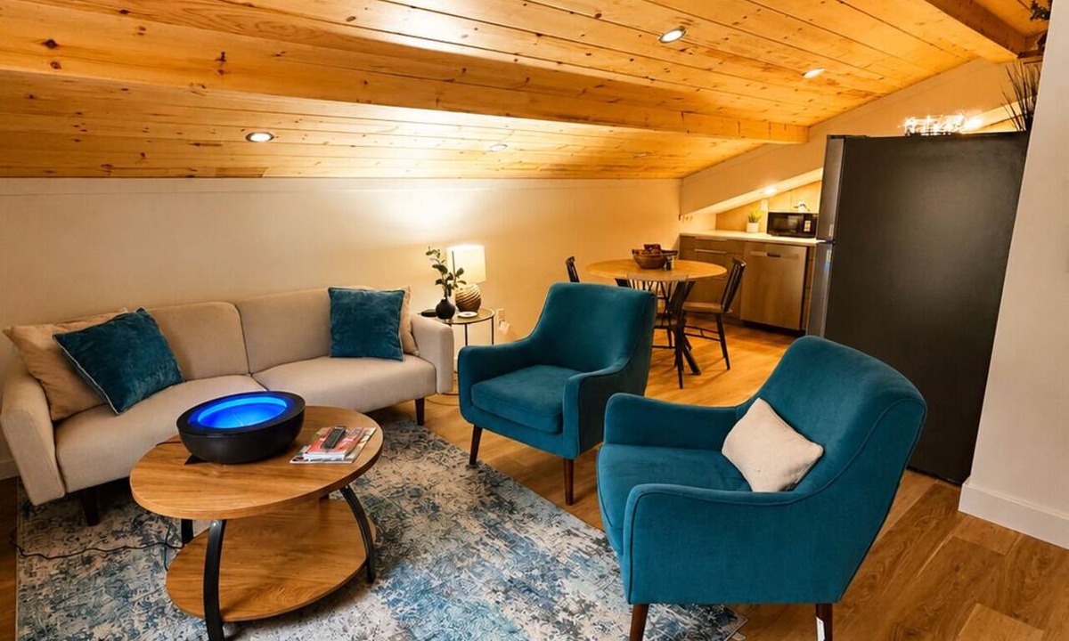 Rogers Apartment | Modern Loft Escape Near Beaver Lake with Mountain Views