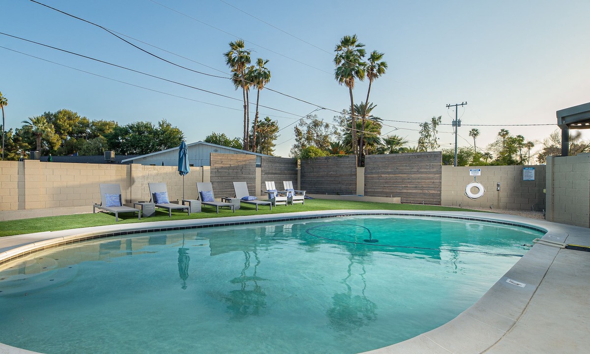 Alhambra House | Modern Phoenix Oasis - Sleeps 12 with a Heated Pool