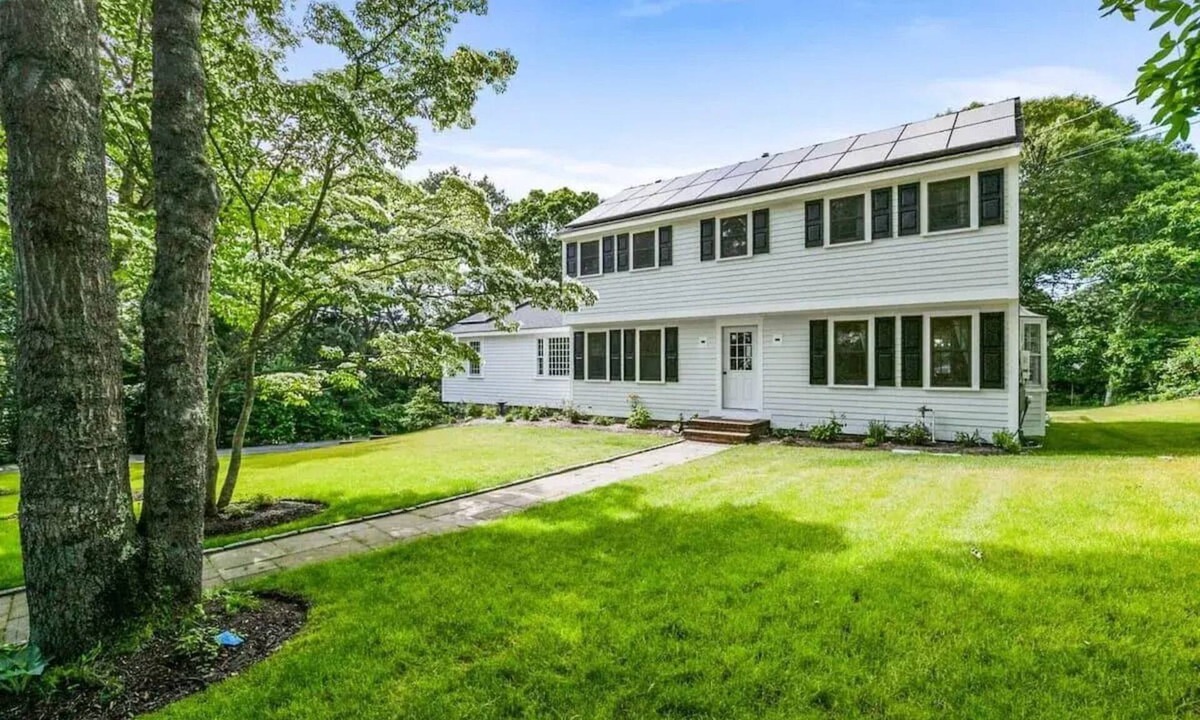 Centerville House | Modern Spacious Cape House