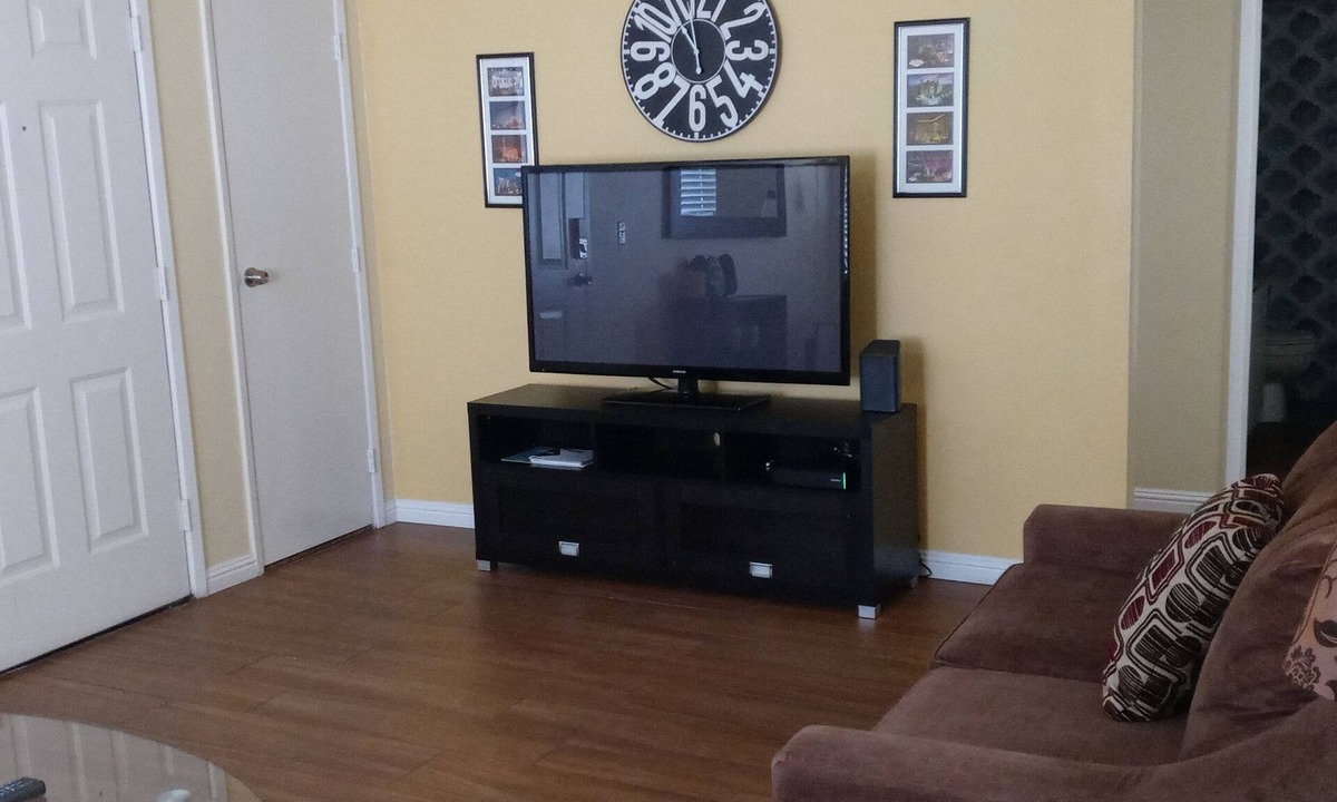 Chinatown Condo | Monthly 2‑Bedroom 2-Bath Condo