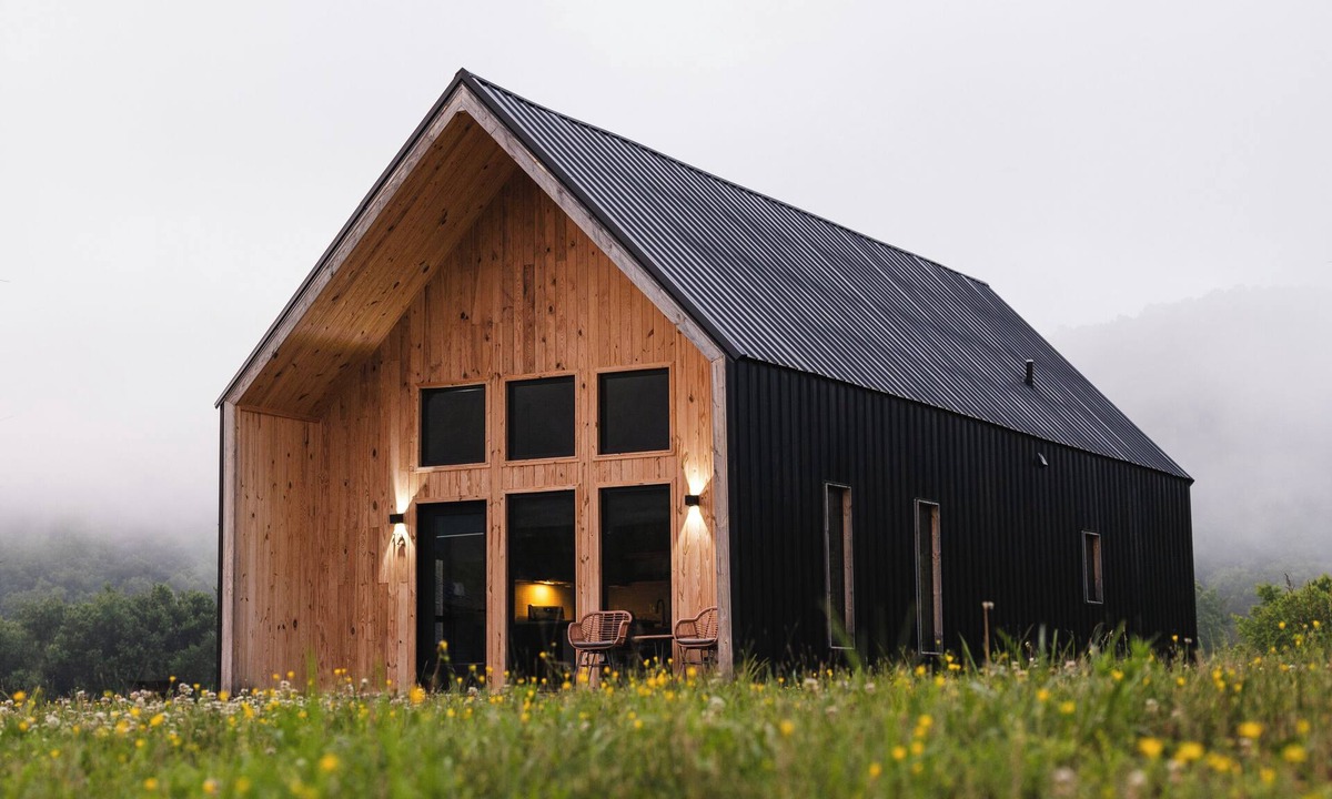 Stanton Cabin | Moonrise Meadow at Three Suns Cabins/360 Views/Beach/Hot tub