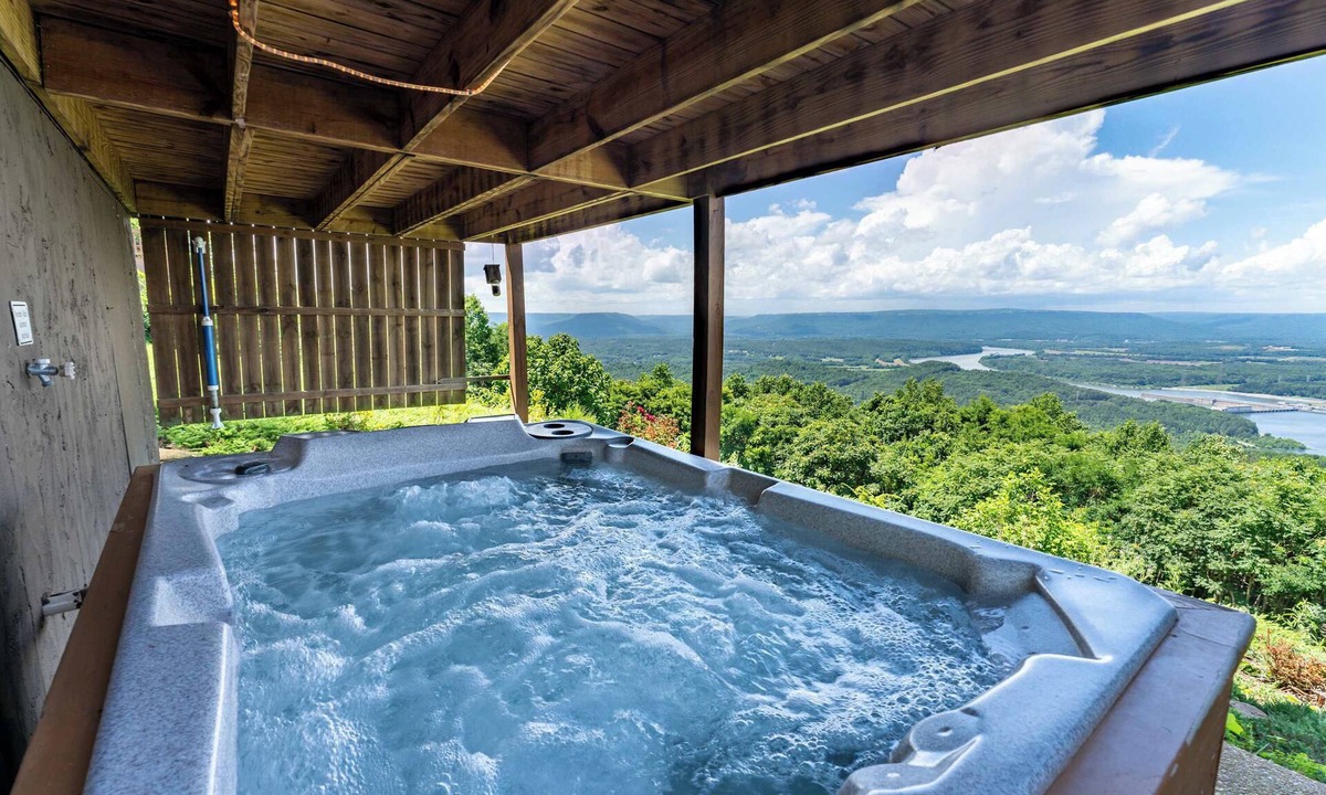Bryant Cabin | Moose Tracks Cabin – Hot Tub & Bluff Views
