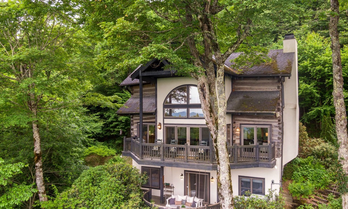 Banner Elk Cabin | Mount Ever-Rest: Great Mtn Views, hot tub, fire pit!