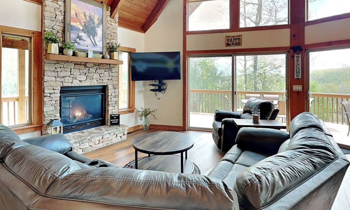 McHenry House | Mountain Dreams | Billiards, Hot Tub, Views + Location!