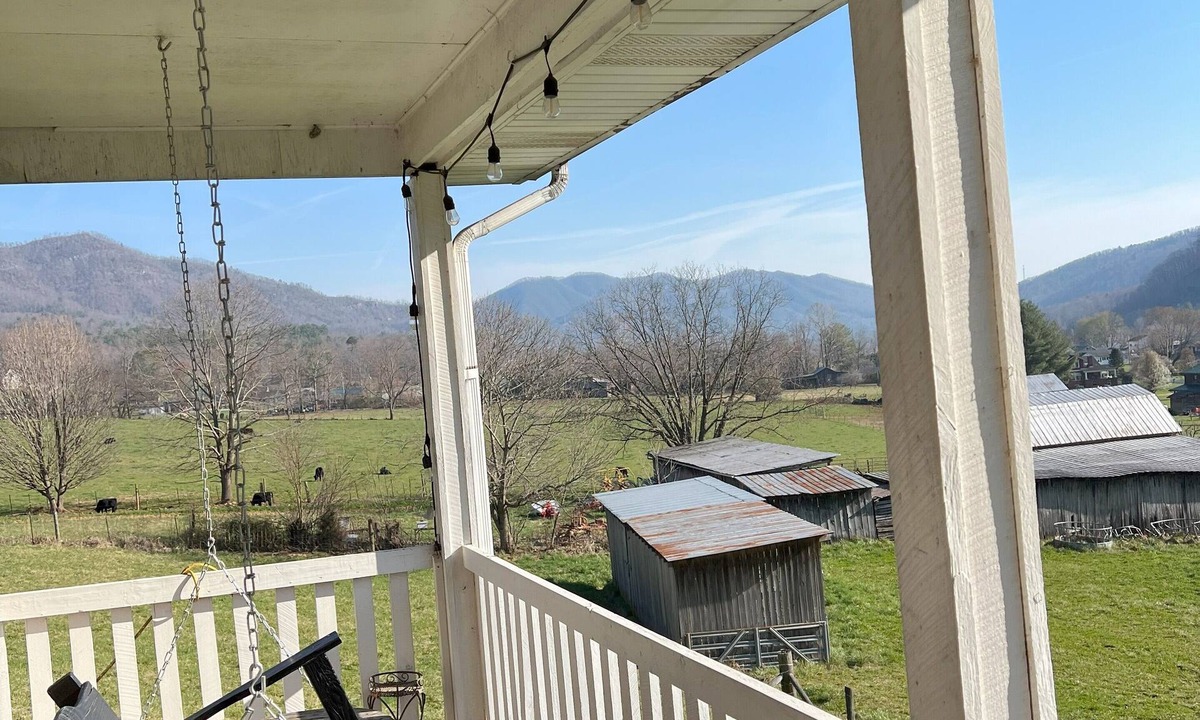 Hampton House | Mountain House near the Appalachian Trail, Watauga Lake, Bristol, & Johnson City
