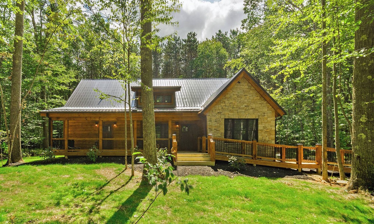 Oakland House | Mountain Laurel: Accessibility Features, Dock Slip, Lake Access, Dog Friendly